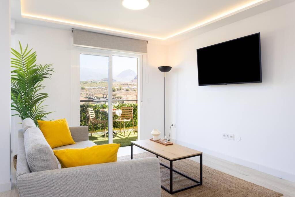 Sunnyland Apartment Arona โช ภายนอก รูปภาพ