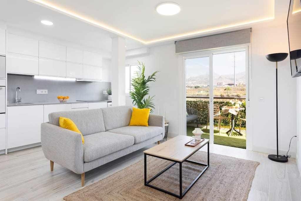 Sunnyland Apartment Arona โช ภายนอก รูปภาพ